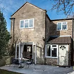 Newly Renovated Old Bakery House In Bath, 3 Bedroom, Free Parking